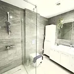 Wealthystays Duplex In The Heart Of 아파트 니코시아