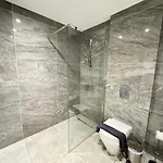 아파트 Wealthystays Duplex In The Heart Of 니코시아