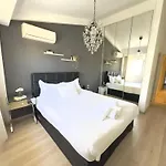 아파트 Wealthystays Duplex In The Heart Of