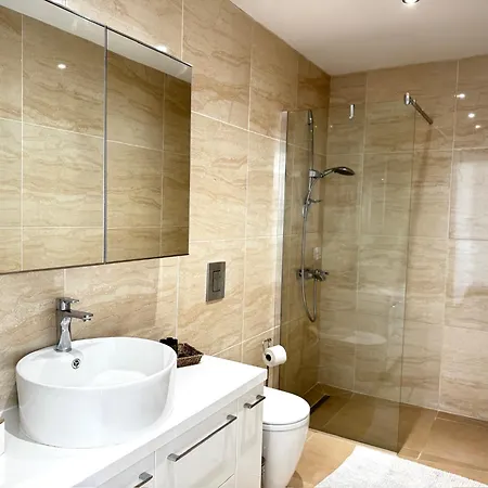 Wealthystays Duplex In The Heart Of *