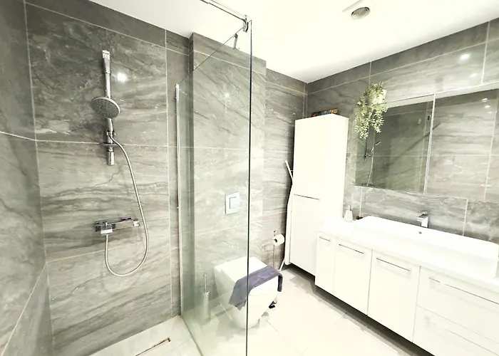 Wealthystays Duplex In The Heart Of アパート ニコシア