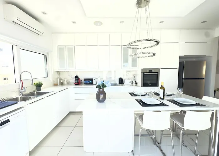 アパート Wealthystays Duplex In The Heart Of ニコシア