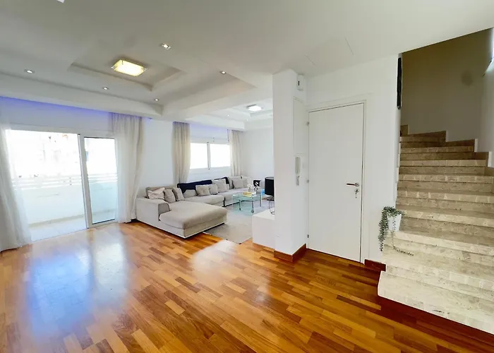 Wealthystays Duplex In The Heart Of アパート